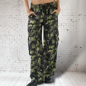 Urban Outfitters Dean Printed Cargo Pant - Size XL